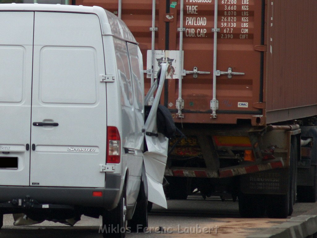 VU Transporter Lkw Zoobruecke Rich Koeln    P31.JPG